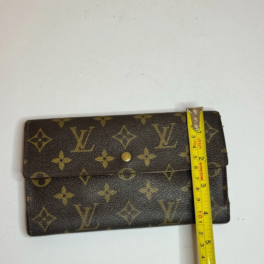 Louis Vuitton Monogram Sarah Wallet